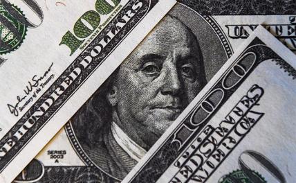 Что россиянам делать с долларом, рассказал финансист