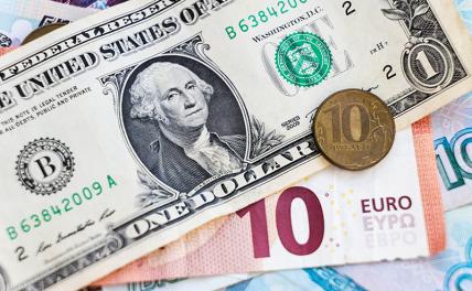 Курс валют: доллар и евро начали дешеветь после утреннего роста