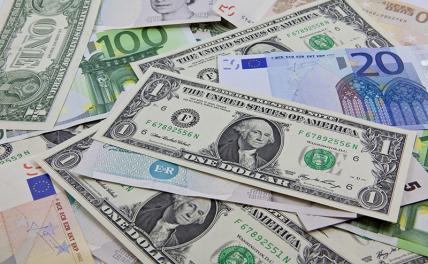 Новости курса валют: в Сбербанке резко растут цены на доллары и евро