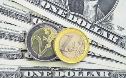 Новости курса валют: евро растет к доллару, рубль пытается наступать